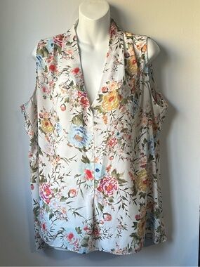 Rose + Olivia Cream Floral V-Neck Dress Shirt